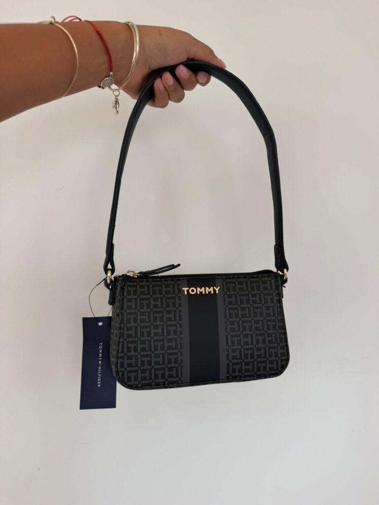 Cartera Tommy negra - TH2789